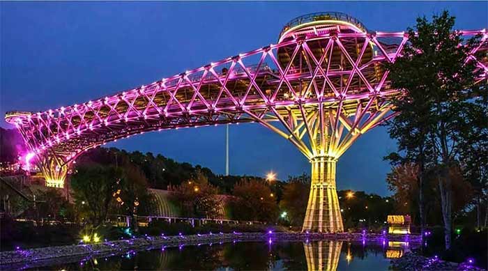 پل طبیعت: قلب تپنده تهران در شب